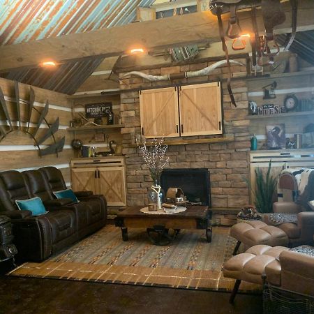 Fox Pass Cabins Bed & Breakfast ฮอตสปริงส์ ภายนอก รูปภาพ