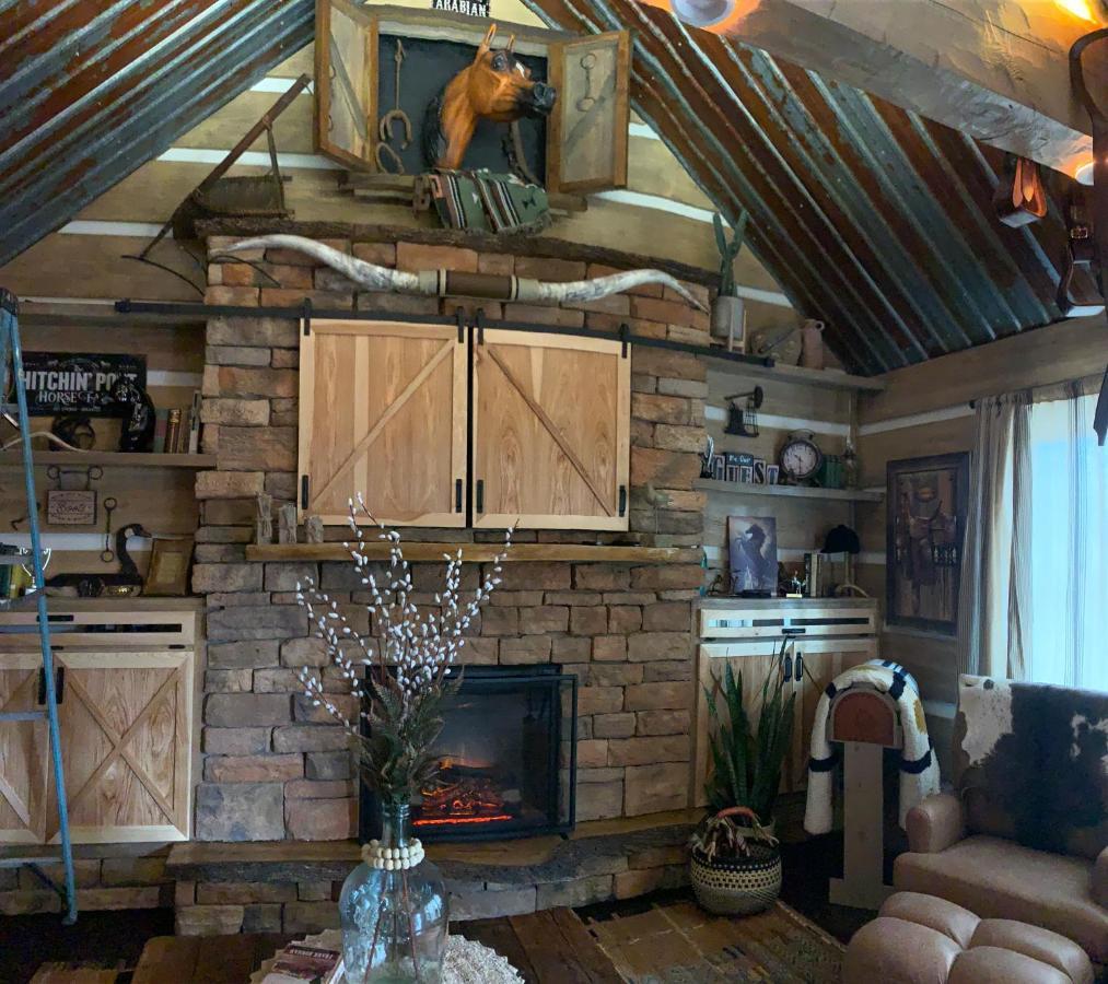 Fox Pass Cabins Bed & Breakfast ฮอตสปริงส์ ภายนอก รูปภาพ