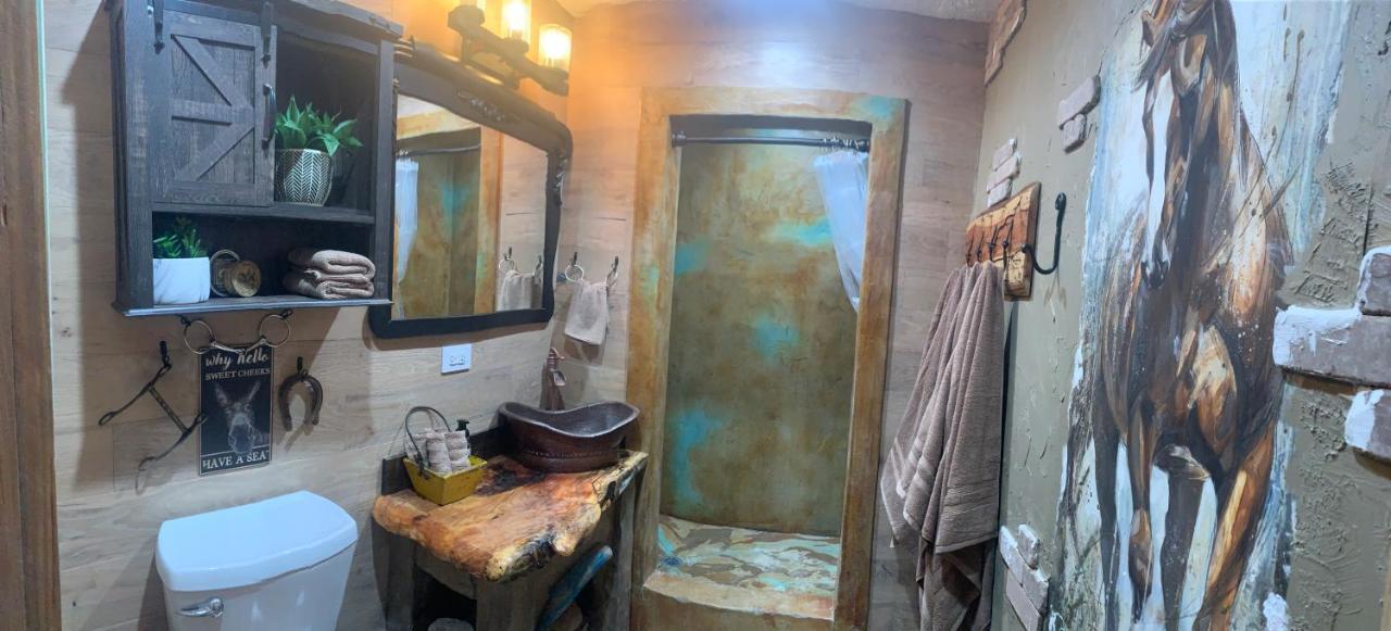 Fox Pass Cabins Bed & Breakfast ฮอตสปริงส์ ภายนอก รูปภาพ