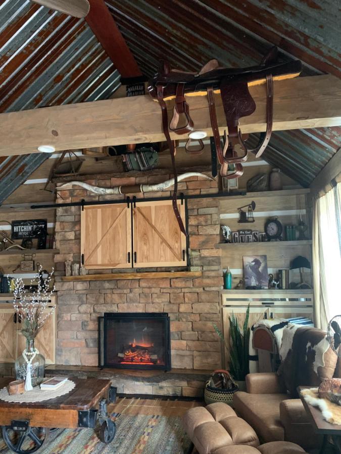 Fox Pass Cabins Bed & Breakfast ฮอตสปริงส์ ภายนอก รูปภาพ