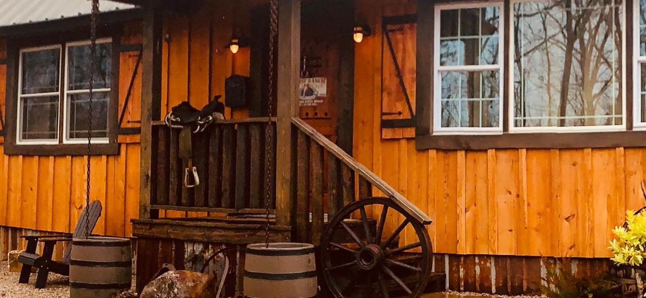 Fox Pass Cabins Bed & Breakfast ฮอตสปริงส์ ภายนอก รูปภาพ