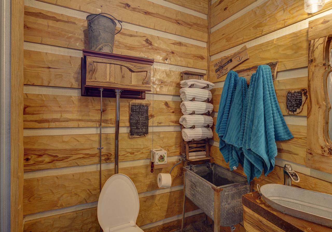 Fox Pass Cabins Bed & Breakfast ฮอตสปริงส์ ภายนอก รูปภาพ
