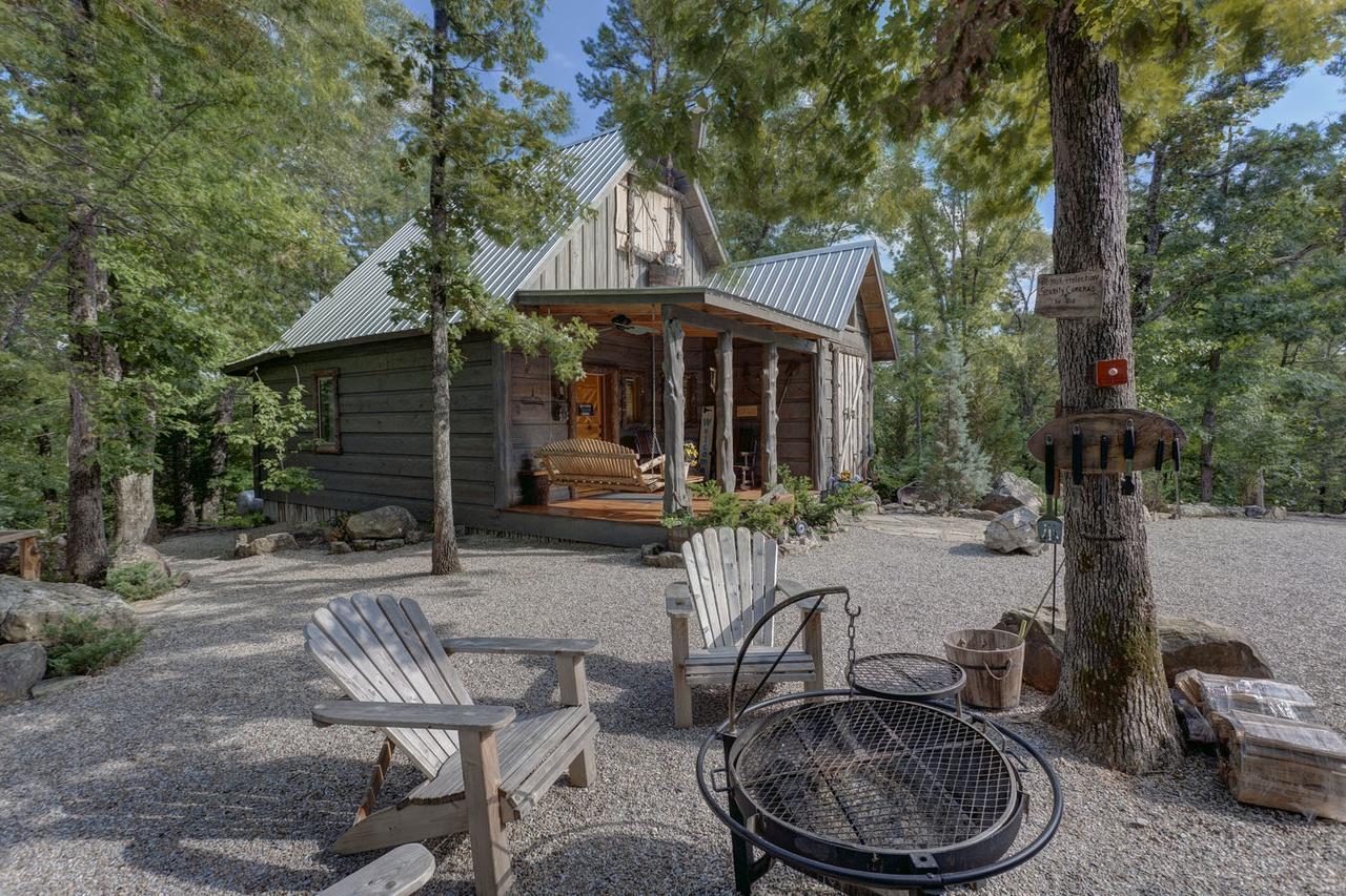 Fox Pass Cabins Bed & Breakfast ฮอตสปริงส์ ภายนอก รูปภาพ